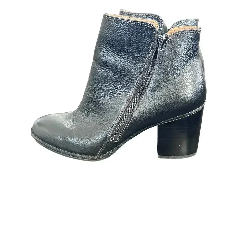 Sofft Women's Wera Boot Black Leather Block Elegant Comfy Heel Bootie Size 9